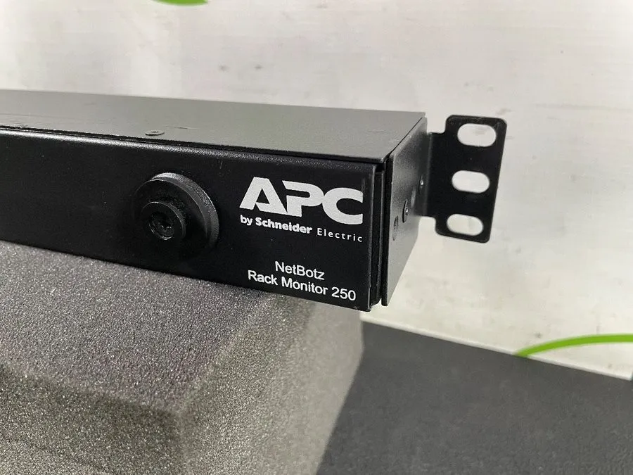 Стойка/шкаф APC NetBotz Rack Monitor 250 NBRK0250 Environmental Security Applian — фото лота 2