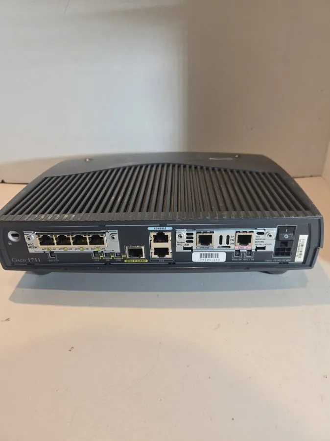 Маршрутизатор Cisco 1700 Series Router 1711