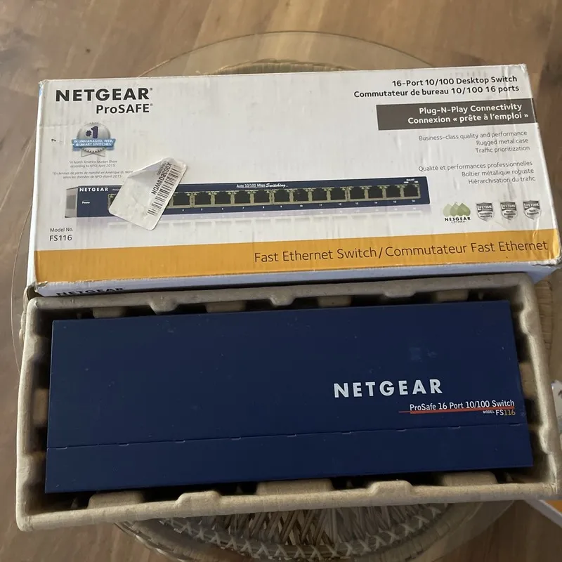 Коммутатор Netgear Prosafe 16port 10/100 Desktop Switch Fs116 & Ac Adapter