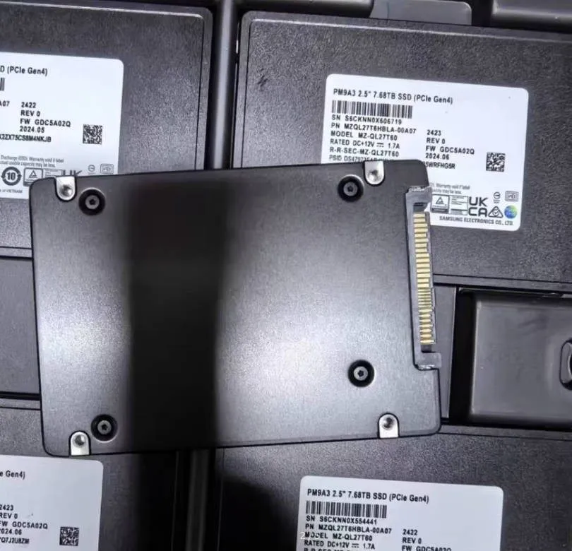 SSD-накопитель Samsung PM9A3 7.68TB SSD PCIE GEN4 U.2 NVME MZ-QL27T6HBLA-00A07