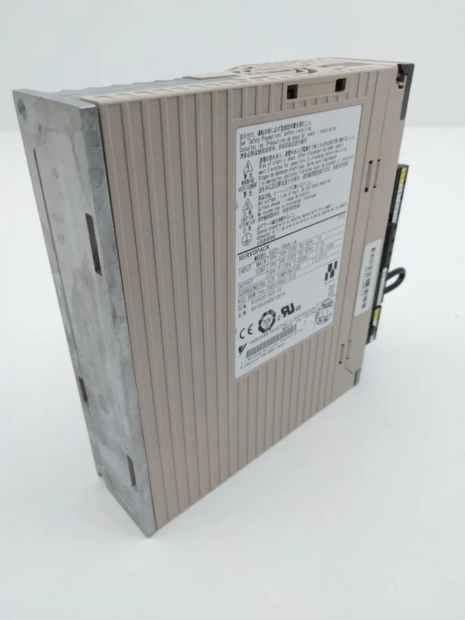 Сервопривод Yaskawa SGDV-1R6A11A Servopack AC Servo Drive