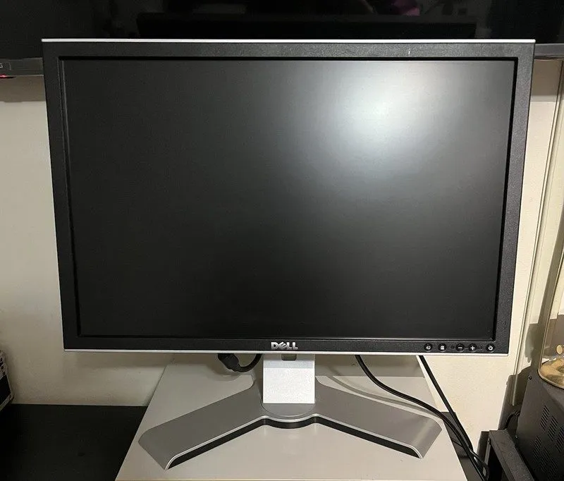 Монитор DELL ULTRASHARP 2208WFPt 22" LCD Monitor w/4-Port USB Hub DVI VGA