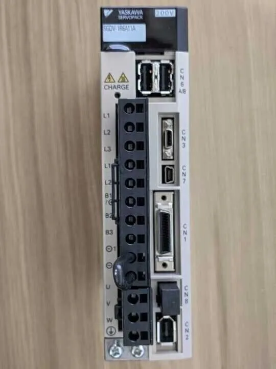 Сервопривод YASKAWA SGDV-R70A11A servo drive