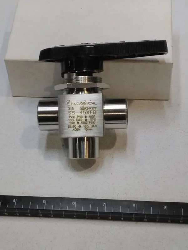 Клапан Whitey Swagelok SS-45XF8 Ball Valve W/Quick Disconnect — фото лота 1