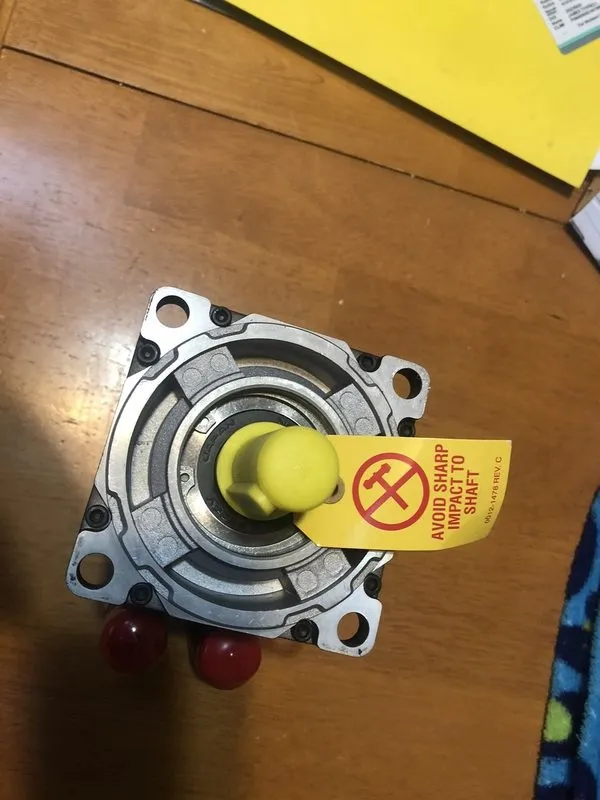 Серводвигатель Allen-Bradley MPL-A420P-SJ72AA 2kW Low-Inertia Servo Motor 230V A — фото лота 2