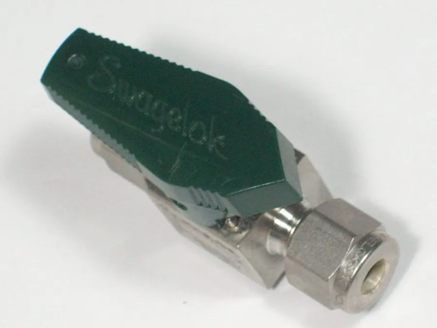 Клапан SWAGELOK SS-4P4T QUARTER TURN PLUG VALVE 1/4" TUBE OD 316SS