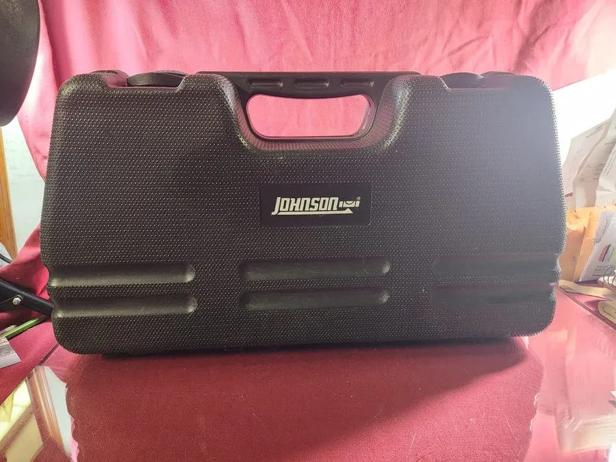 Нивелир Johnson Manual Leveling Rotary Laser Level Kit 40-0918 W/Case
