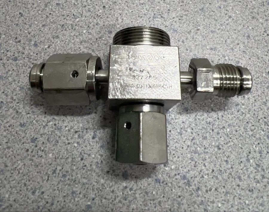 Клапан Swagelok 6LVV-ALD3713858P-CVH 3-Channel Solenoid Valve