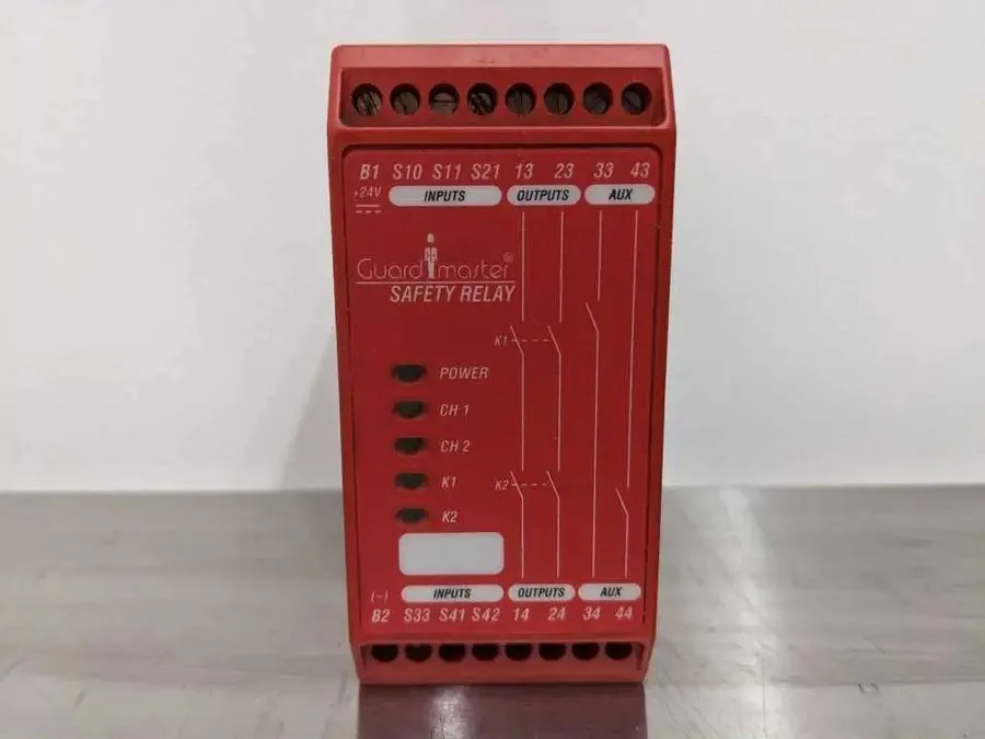 Реле безопасности Allen Bradley 440R-ZBL220Z24 Safety Relay 24VDC Ser A