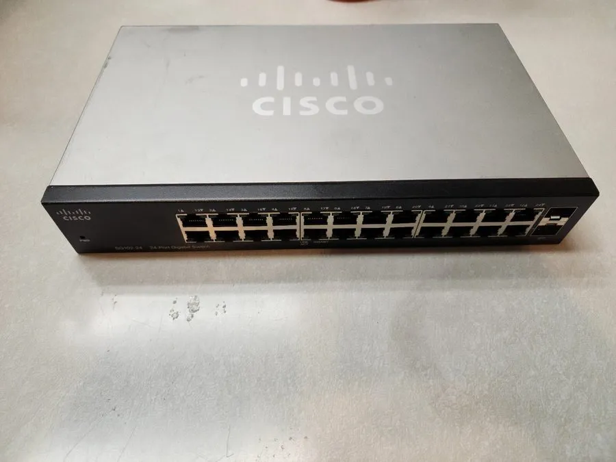 Коммутатор Cisco SG102-24 24-Port Gigabit Ethernet Unmanaged Rackmount Switch