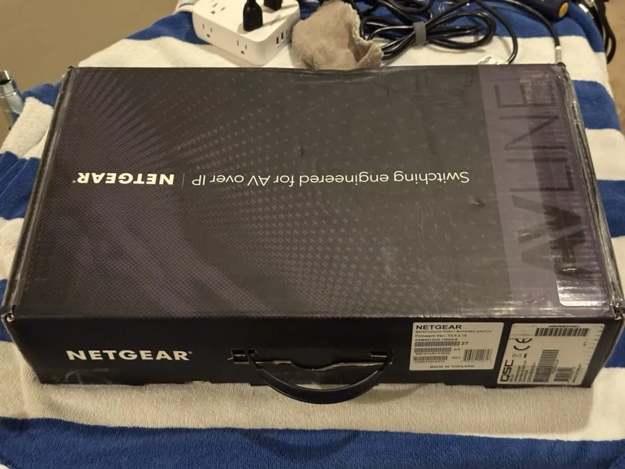 Коммутатор QSC Q-SYS NS10-720++ NETGEAR M4250-10G2XF-POE++ 12-Port 10GbE Switch 