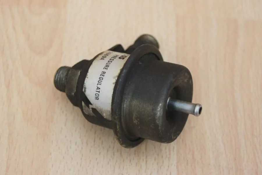 Клапан FUEL PRESSURE REGULATOR Jaguar XJ6 XJR 3.2/4.0 1986-1997 XJ40/X300 valve — фото лота 1