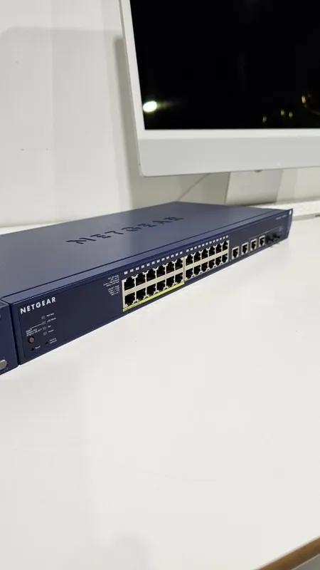Коммутатор NETGEAR ProSafe FS728TLP 28-Port Smart Switch 12 Poe and 4 Gigabit Po