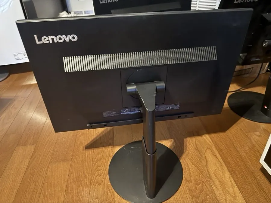 Монитор Lenovo ThinkVision T24i-10 24" LCD Monitor VGA DP HDMI No Stand Grade B