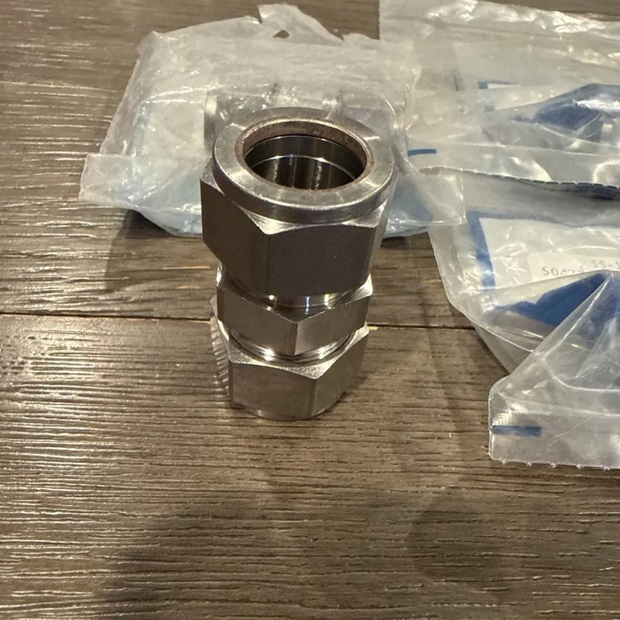 Фитинг Swagelok SS-1210-6SC11 Stainless Steel Swagelok Tube Fitting FNSP — фото лота 1