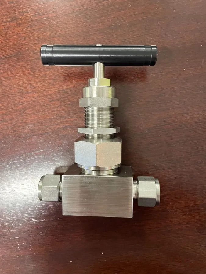 Клапан Swagelok SS-12NRS8 Severe Service Union Bonnet Needle Valve — фото лота 2
