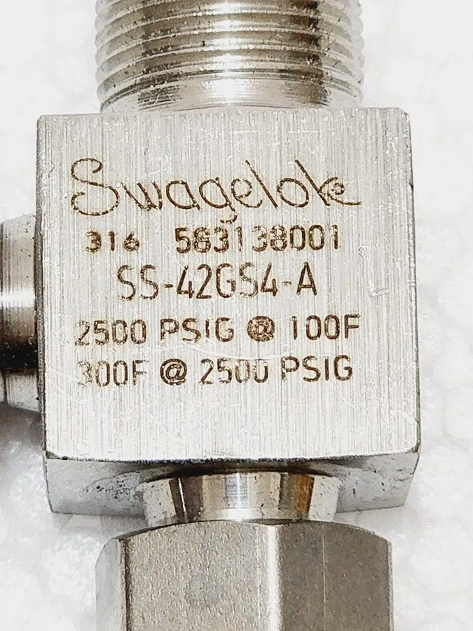 Клапан Swagelok SS-42gs4-a 1/4" Tube OD Angled Ball Valve 1 Qty