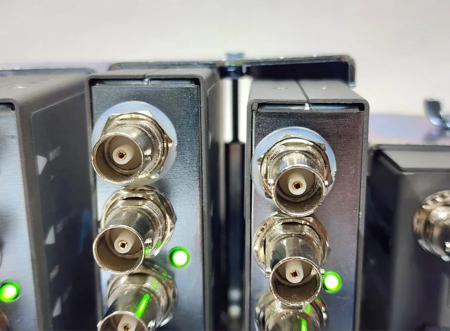 Видеооборудование AJA Hi5-PLUS HD/SD to HDMI Converter — фото лота 2