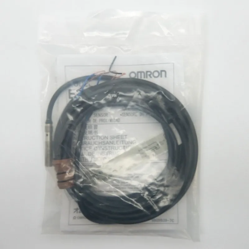 Датчик приближения Omron E2E-S05S12-WC-B1 Proximity Sensor 10-30Vdc 2m