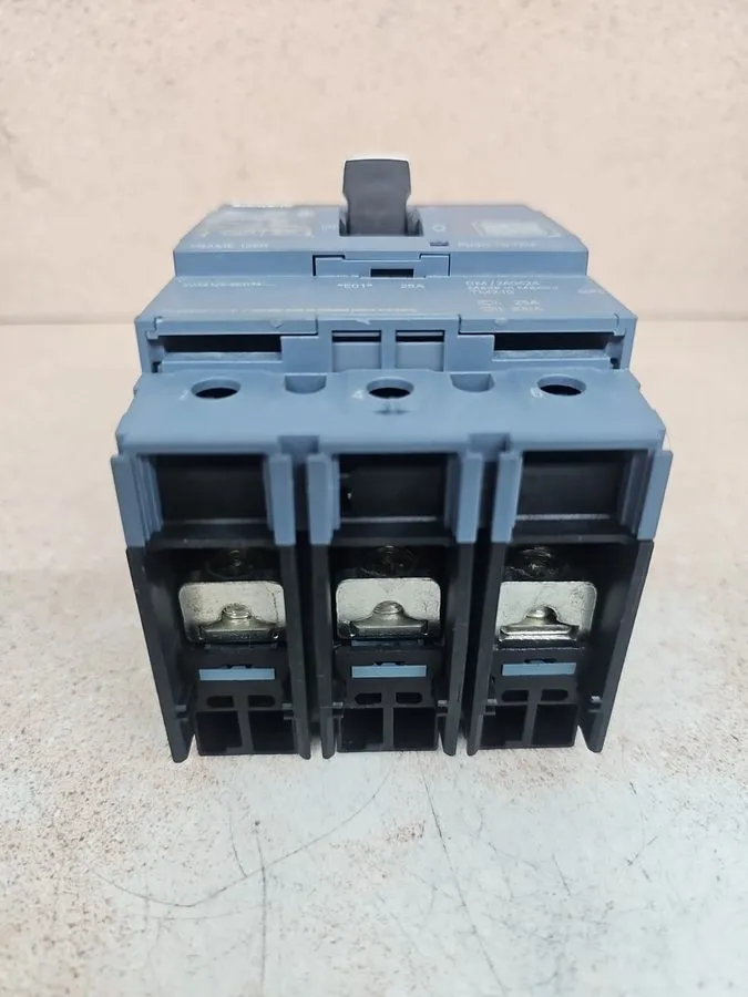 Автоматический выключатель Siemens 3VA4125-6ED34-0AA0 3 Pole 25 Amp Volt 65kA Bo
