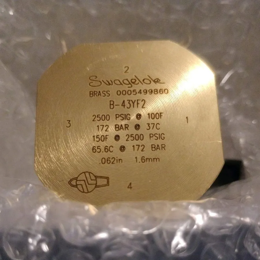 Клапан Swagelok Whitey B-43YF2 Brass 4-Way Ball Valve