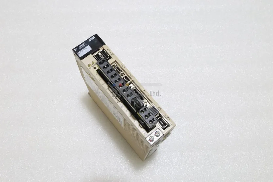 Сервопривод YASKAWA SIGMA5 SGDV-2R8A11B SERVOPACK 400W DRV-I-3855=9C15