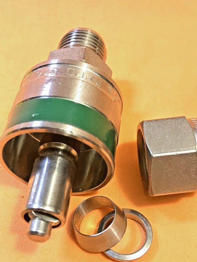 Клапан SS-QC6-D-600K3 SWAGELOK SST QC STEM W/VALVE, 3/8" TUBE, GREEN STRIPE — фото лота 2