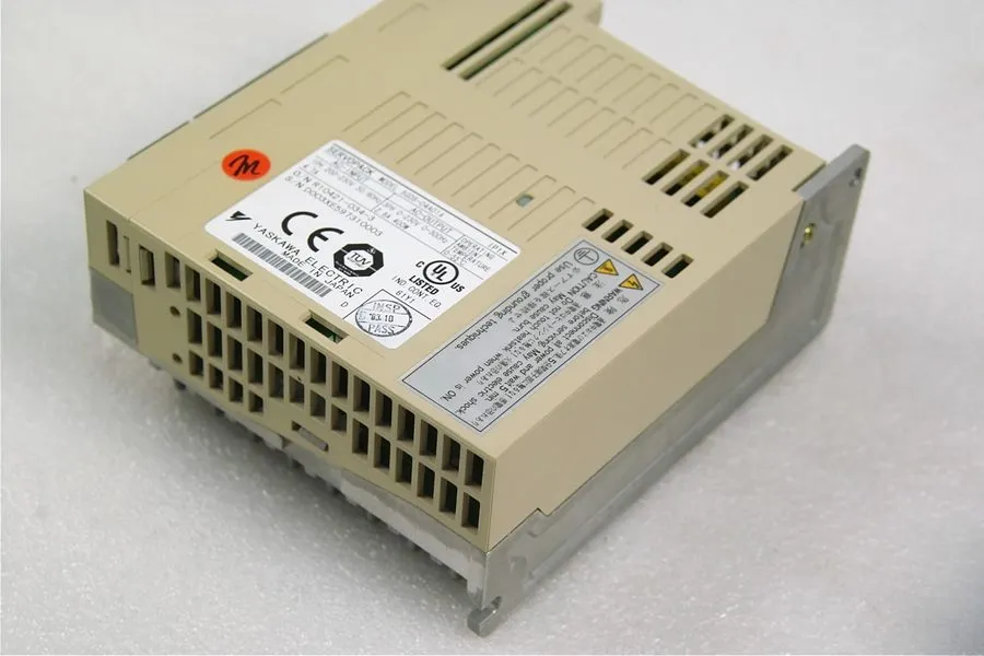Сервопривод YASKAWA SERVOPACK SGDS-04A01A,AC SERVO MOTOR SGMAS-04ACA2C WORKING F