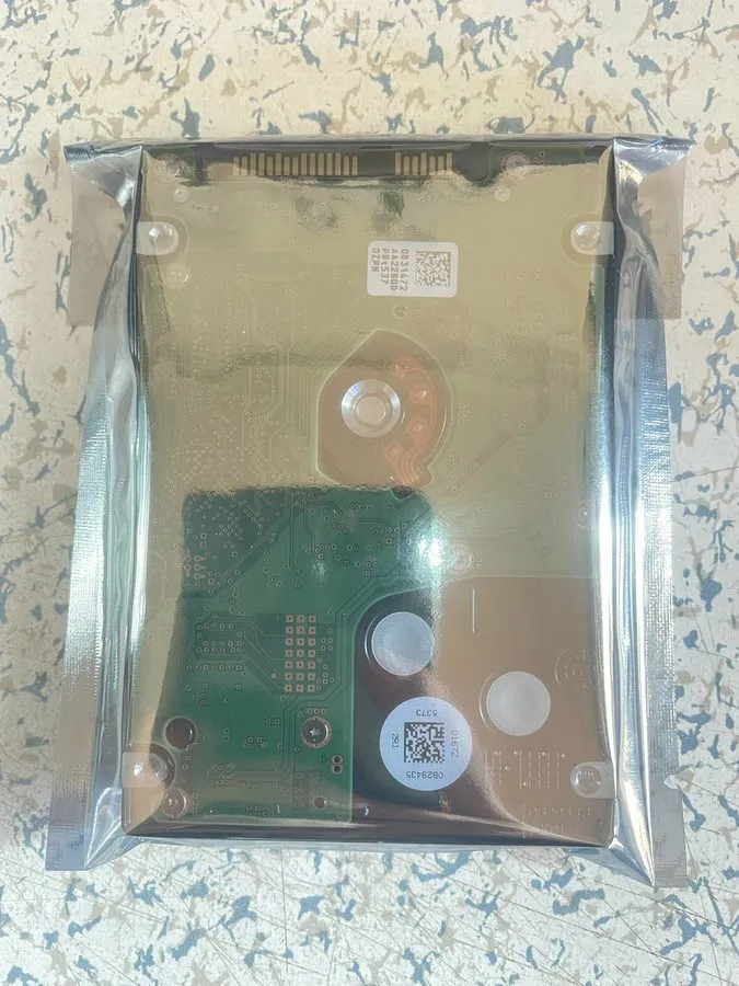 Жёсткий диск 0B28953 Hitachi 600GB 15K RPM 12Gbps 2.5" SAS HDD Hard Drive HUC156 — фото лота 1