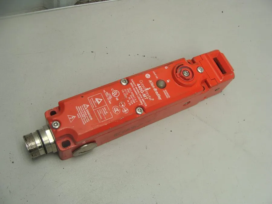 Реле безопасности ALLEN BRADLEY GUARDMASTER SAFETY INTERLOCK SWITCH 440G-MT47048