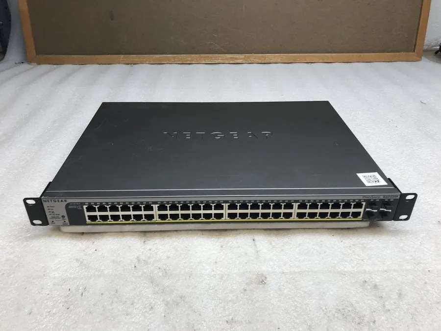 Коммутатор NETGEAR GS752TP 48-Port Gigabit PoE+ Smart Pro Switch with 4 SFP Port