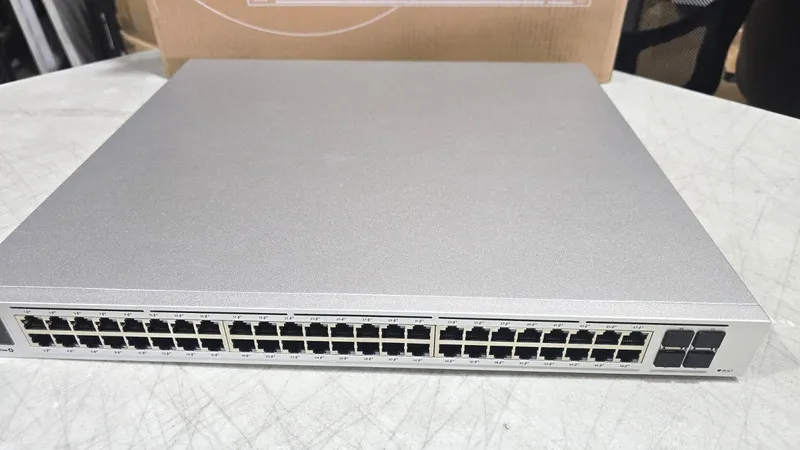 Коммутатор Ubiquiti UniFi USW-Enterprise-48-PoE 48-Port 2.5GbE 720W PoE+ Switch