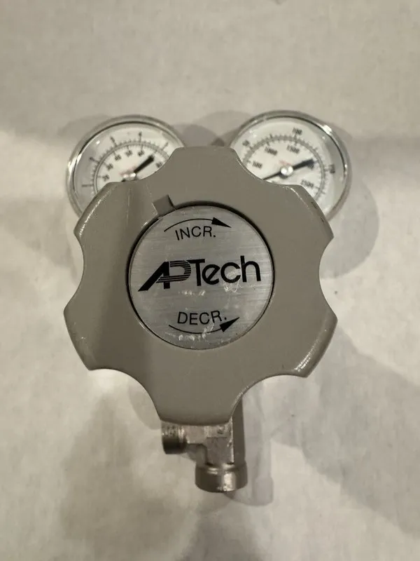 Трубопроводная арматура APTECH AK1510S 5P6 PRESSURE REGULATOR w/ BROOKS GAUGES