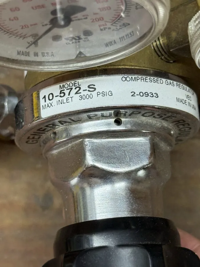 Трубопроводная арматура Fisherbrand 10-572-S Dual Gauge Gas Regulator 3000 PSI — фото лота 2