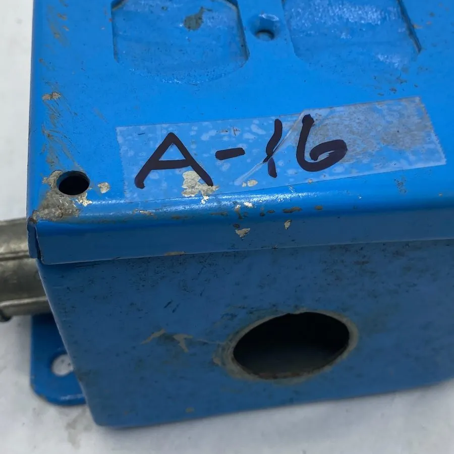 Монтажный шкаф Hoffman Bulletin A51 2-Hole Pushbutton Station Enclosure Box NEMA