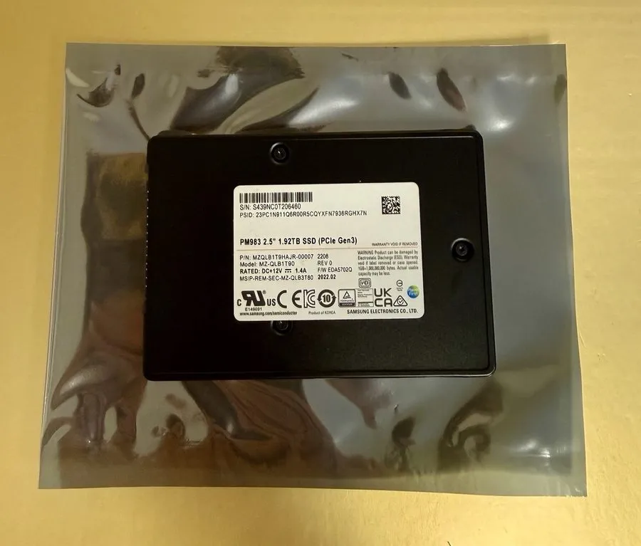 SSD-накопитель MZ-QLB1T90 Samsung PM983 2.5" 1.92TB SSD PCI-E 3.0 NVMe U.2 MZQLB