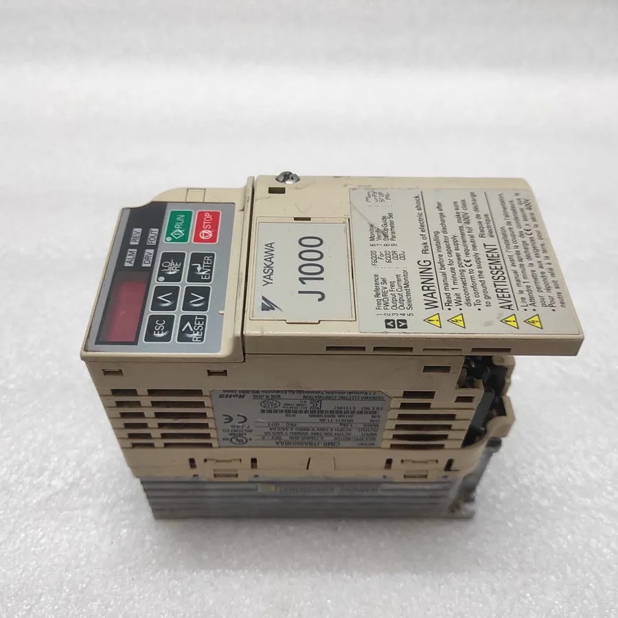 Привод Yaskawa J1000 series CIMR-JTBA0003BAA 200V-220V 0.75KW/0.4KW