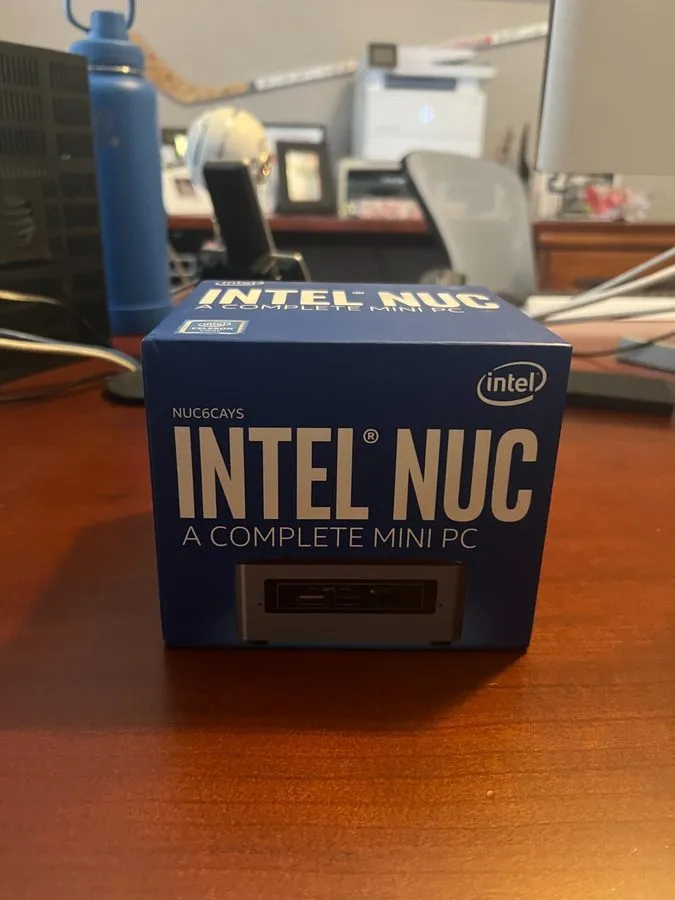 Оргтехника Intel NUC6CAYS Mini PC (2GB Ram, 32 GB strg, Windows 10 Home) — фото лота 1