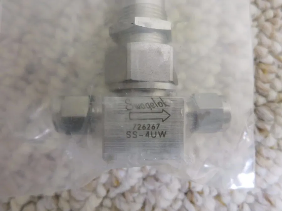 Клапан SWAGELOK SS-4UW Bellows-Sealed Valve, Welded, Spherical Stem Tip, 1/4 in.