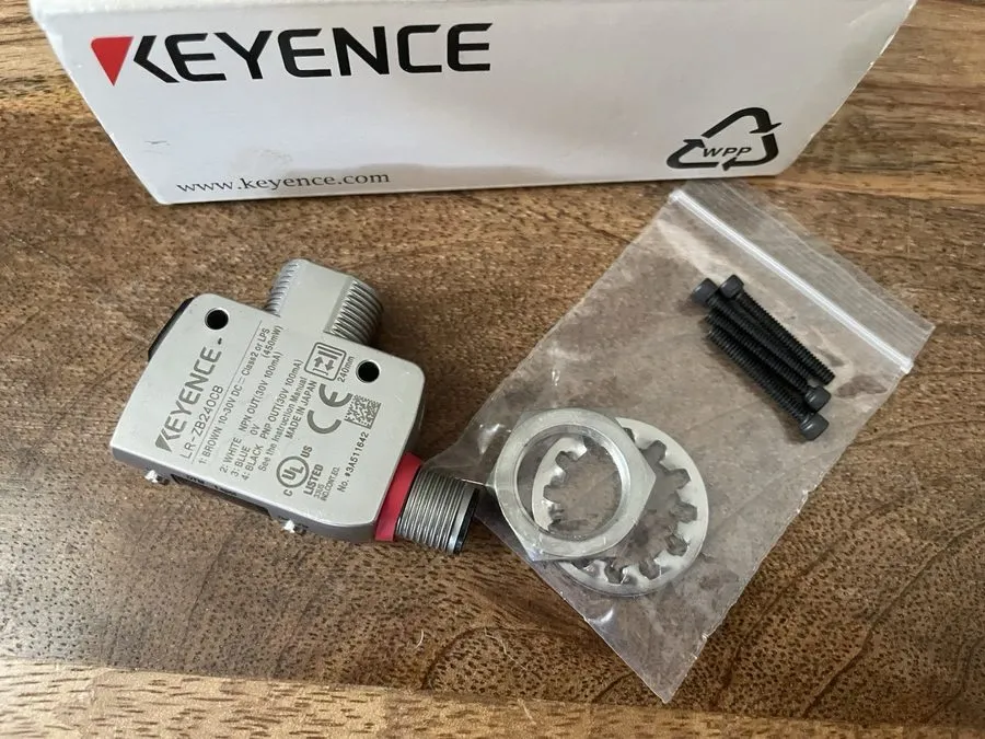 Датчик KEYENCE LR-ZB90CB LASER SENSOR 10-30VDC