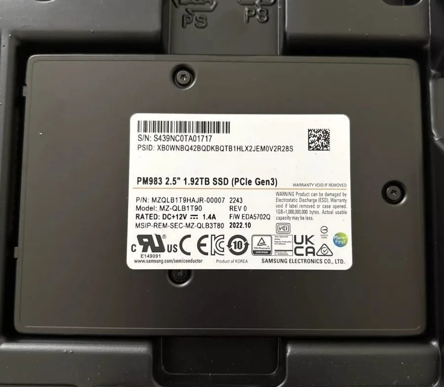 SSD-накопитель Samsung PM983 1.92TB SSD 2.5" U.2 PCIe 3.0 x4 MZQLB1T90 MZQLB1T9H