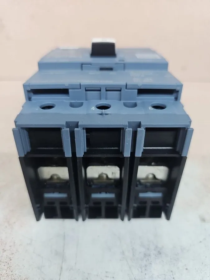 Автоматический выключатель 1 Siemens 3VA4195-5ED34-0AA0 3 Pole 15 Amp Circuit Br