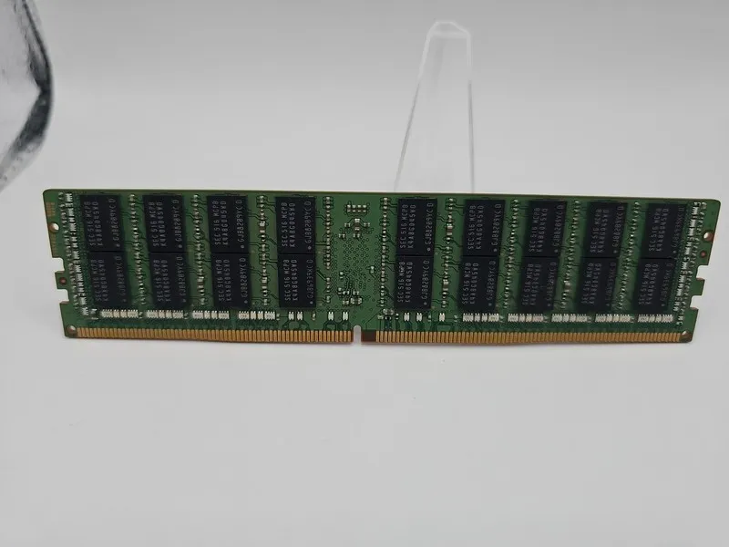 Модуль памяти Samsung 32GB DDR4 ECC 2133MHz PC4-2133P 4DRx4 LRDIMM M386A4G40DM0-