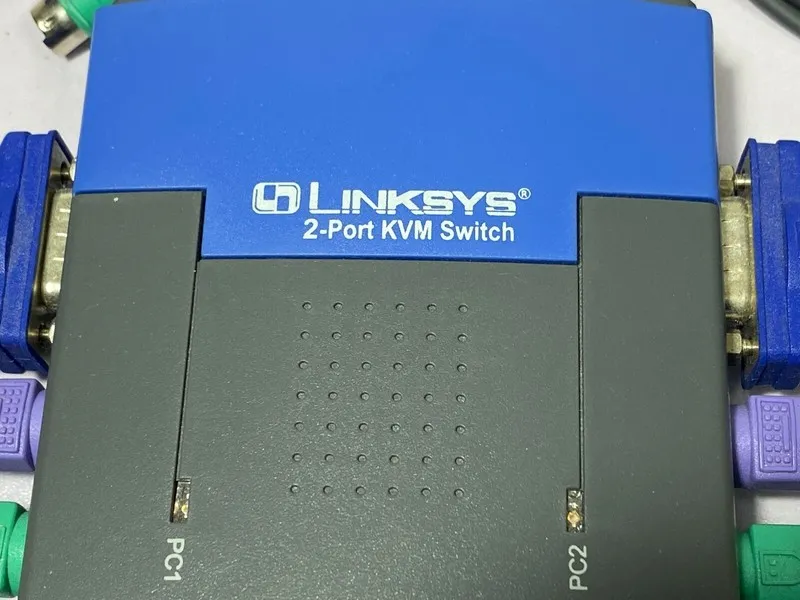 KVM-переключатель Linksys ProConnect (PS2KVM2) 2-Ports External KVM switch PS/2