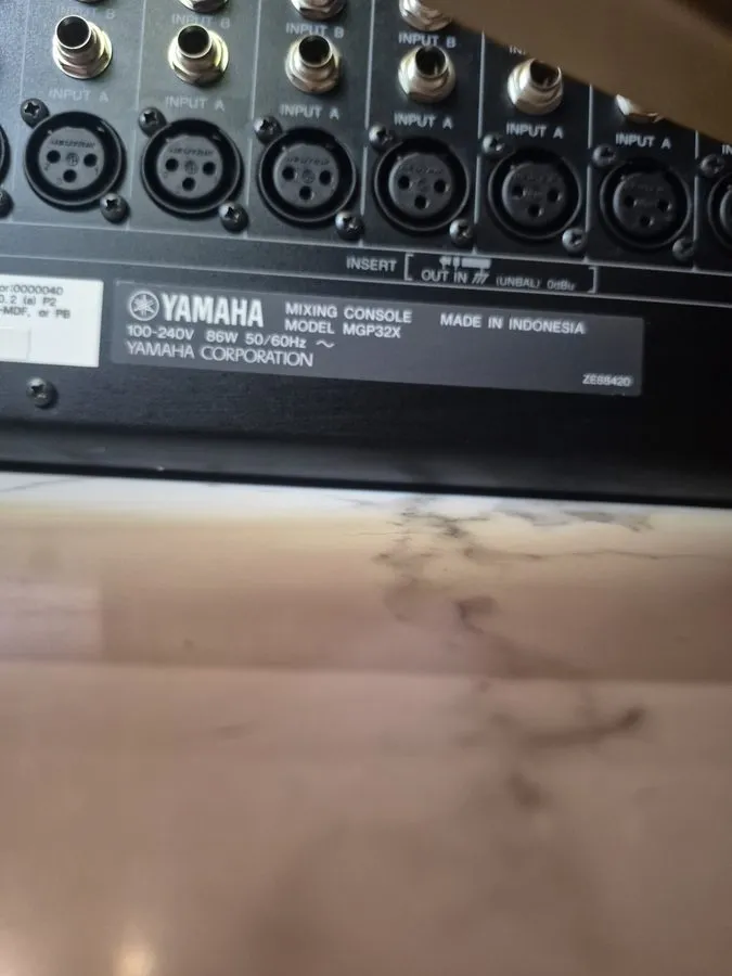 Микшерный пульт Yamaha MGP32X 32-Channel Mixing Console, 24 Mic Inputs, Phantom, — фото лота 2