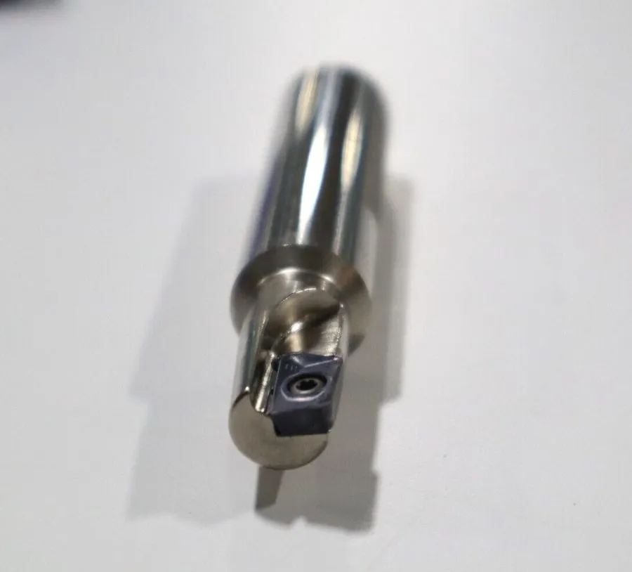 Режущий инструмент NEXUS, 1/2" INDEXABLE ENDMILL W/ APKT 11T316 CARBIDE INSERTS 