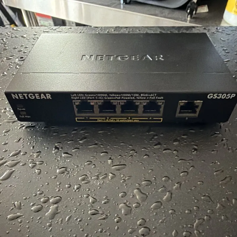 Коммутатор NETGEAR GS305P 5-Port Gigabit Ethernet PoE + Unmanaged Switch (63W)