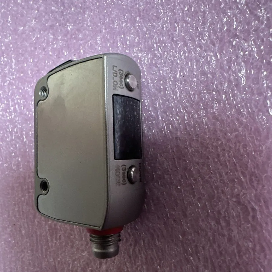 Датчик KEYENCE LR-ZB250CP LASER SENSOR 10-30VDC