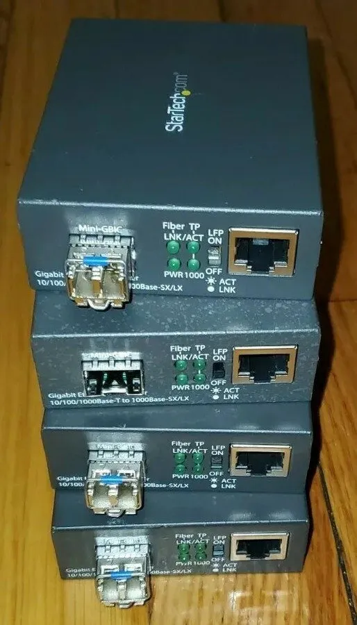 Медиаконвертер StarTech MCM1110SFP Gigabit Ethernet Fiber Media Converter w/ Ope