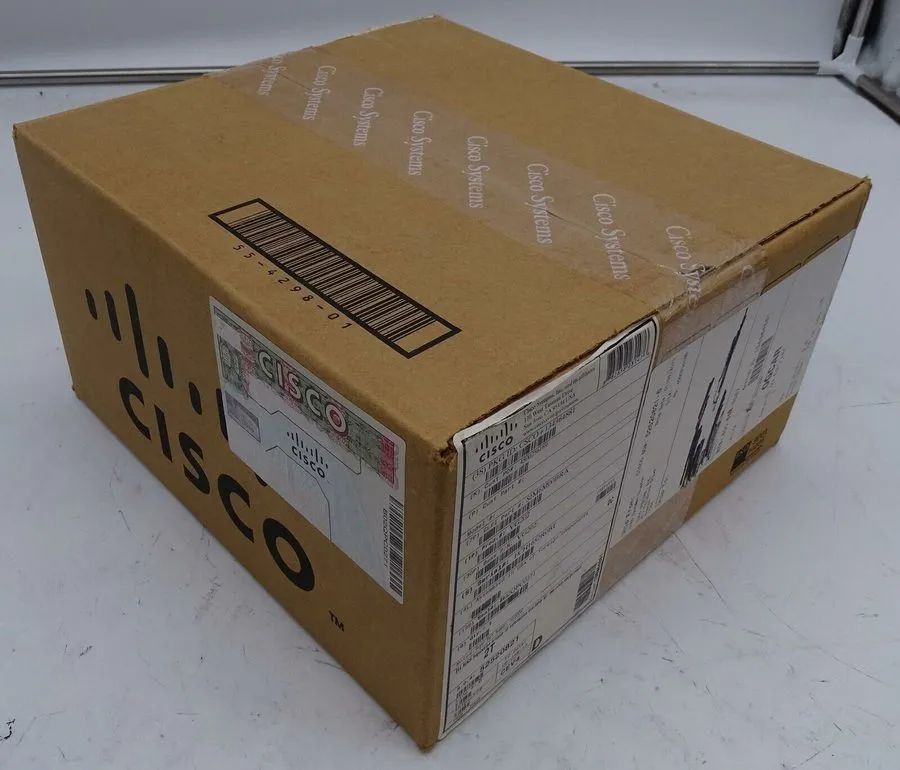 in Box Cisco VG202 VOIP Gateway !